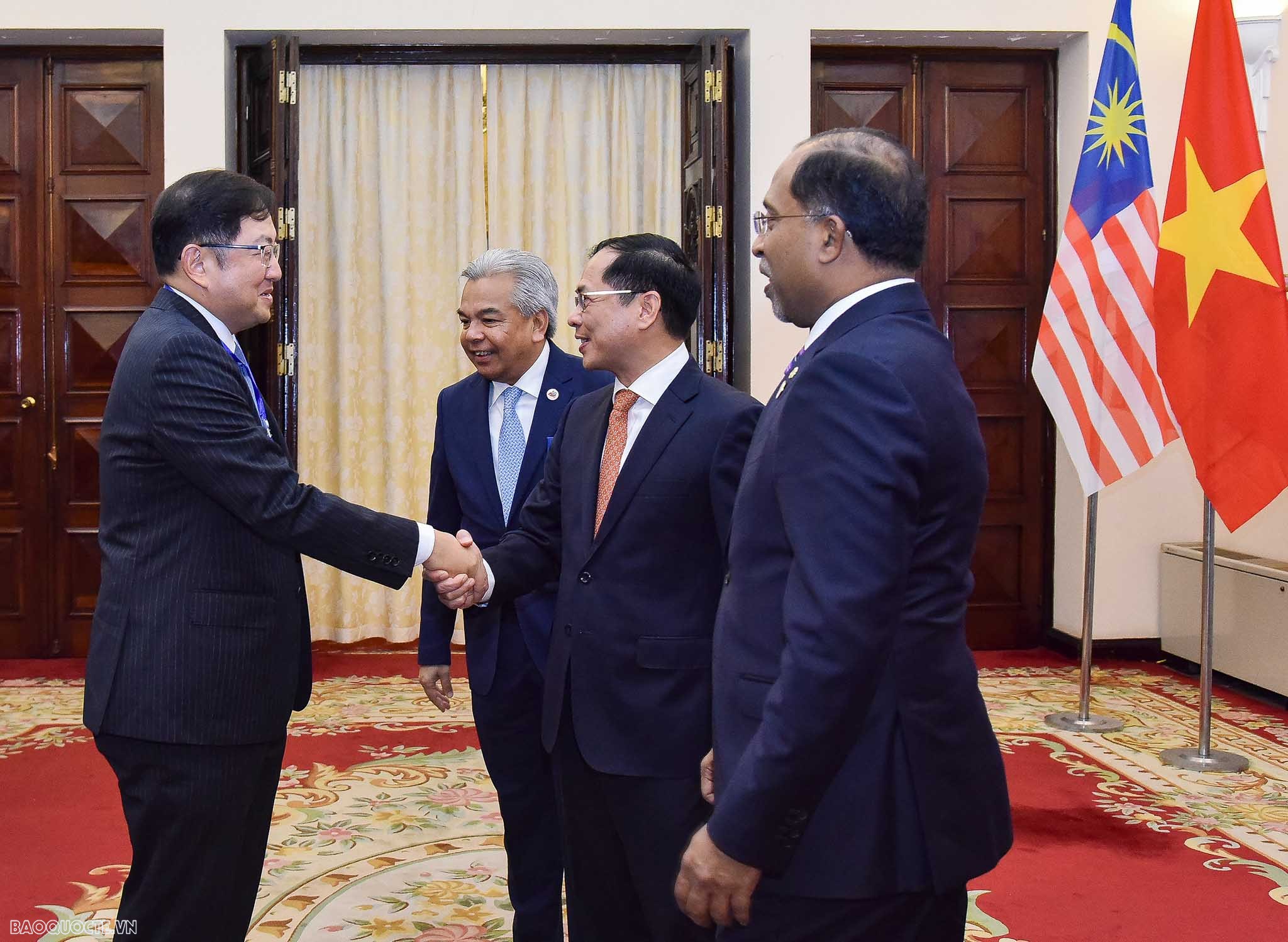 Bộ trưởng Ngoại giao Bùi Thanh Sơn đón chính thức Bộ trưởng Ngoại giao Malaysia