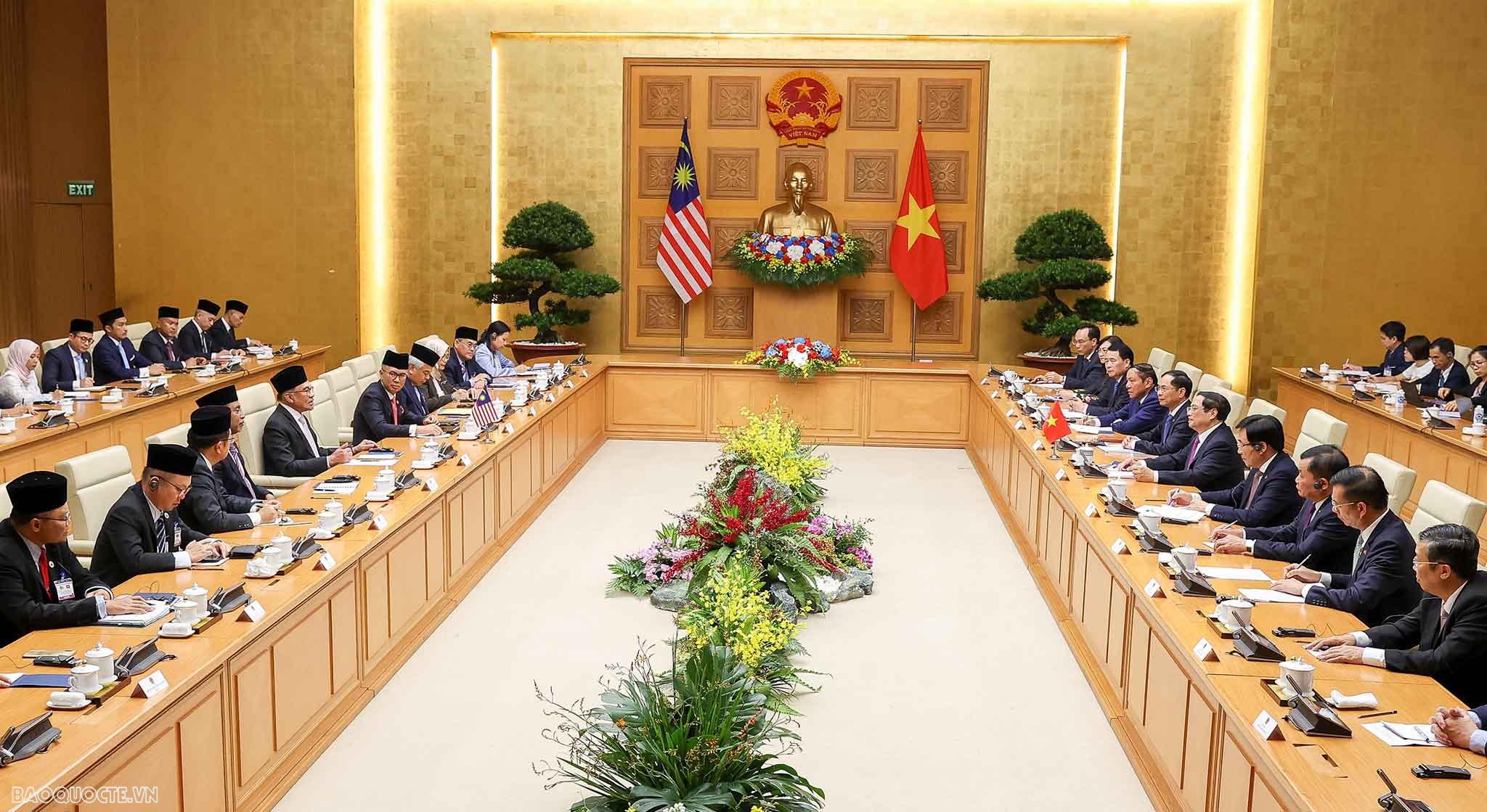 Thủ tướng Phạm Minh Chính và Phu nhân chủ trì lễ đón chính thức Thủ tướng Malaysia và Phu nhân