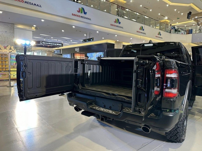 Cận cảnh Ram 1500 Rebel vừa ra mắt tại Việt Nam, giá 5,168 tỷ đồng Cận cảnh Ram 1500 Rebel vừa ra mắt tại Việt Nam, giá 5,168 tỷ đồng