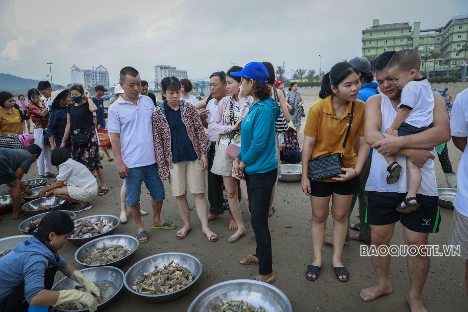 Chợ hải sản buổi bình minh