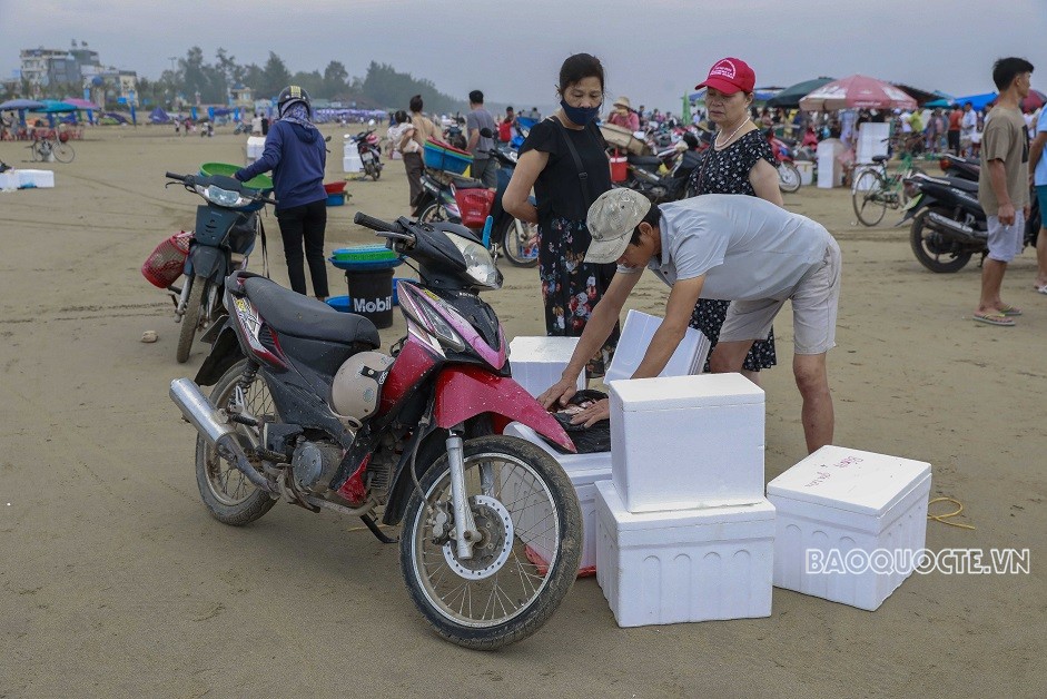 Chợ hải sản buổi bình minh