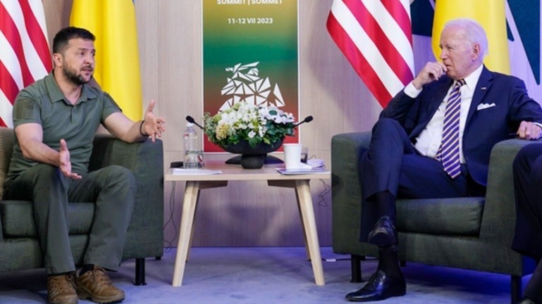 Chuyên gia Lầu Năm Góc: Mỹ đã quá mệt mỏi với những yêu sách từ Ukraine, gọi Tổng thống Zelensky là 'đứa trẻ nóng nảy'