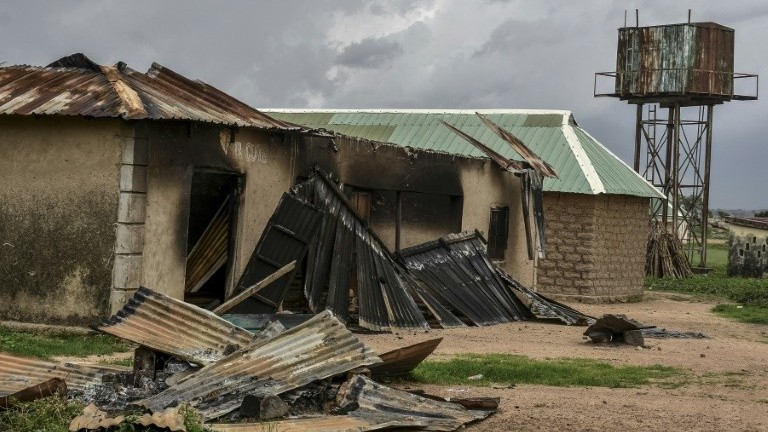 Bạo lực bùng phát tại Nigeria, người dân phải di dời vào trường học