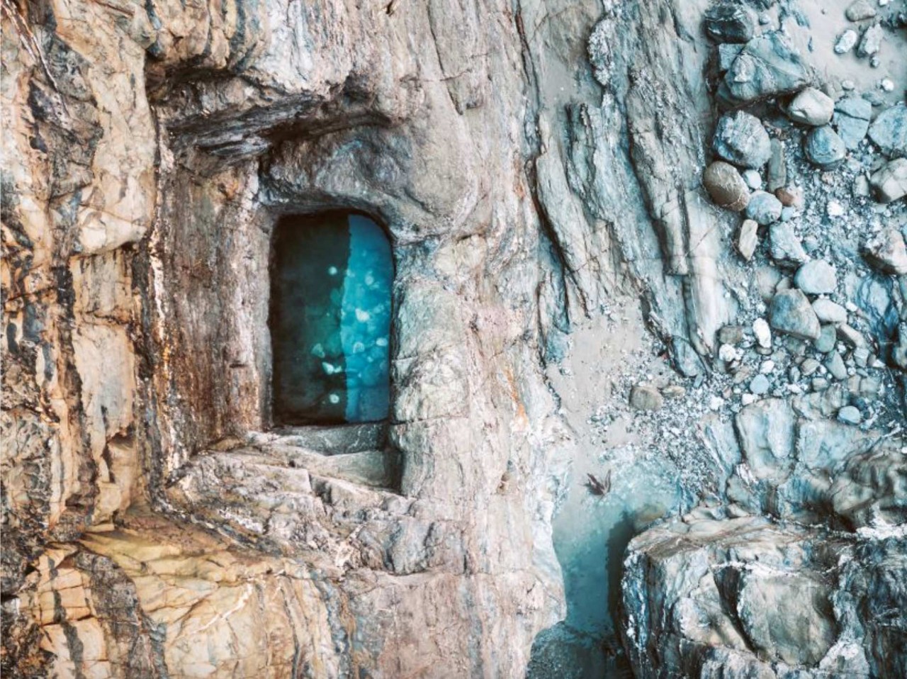 Những 'hồ bơi' nước mặn ấn tượng nhất thế giới