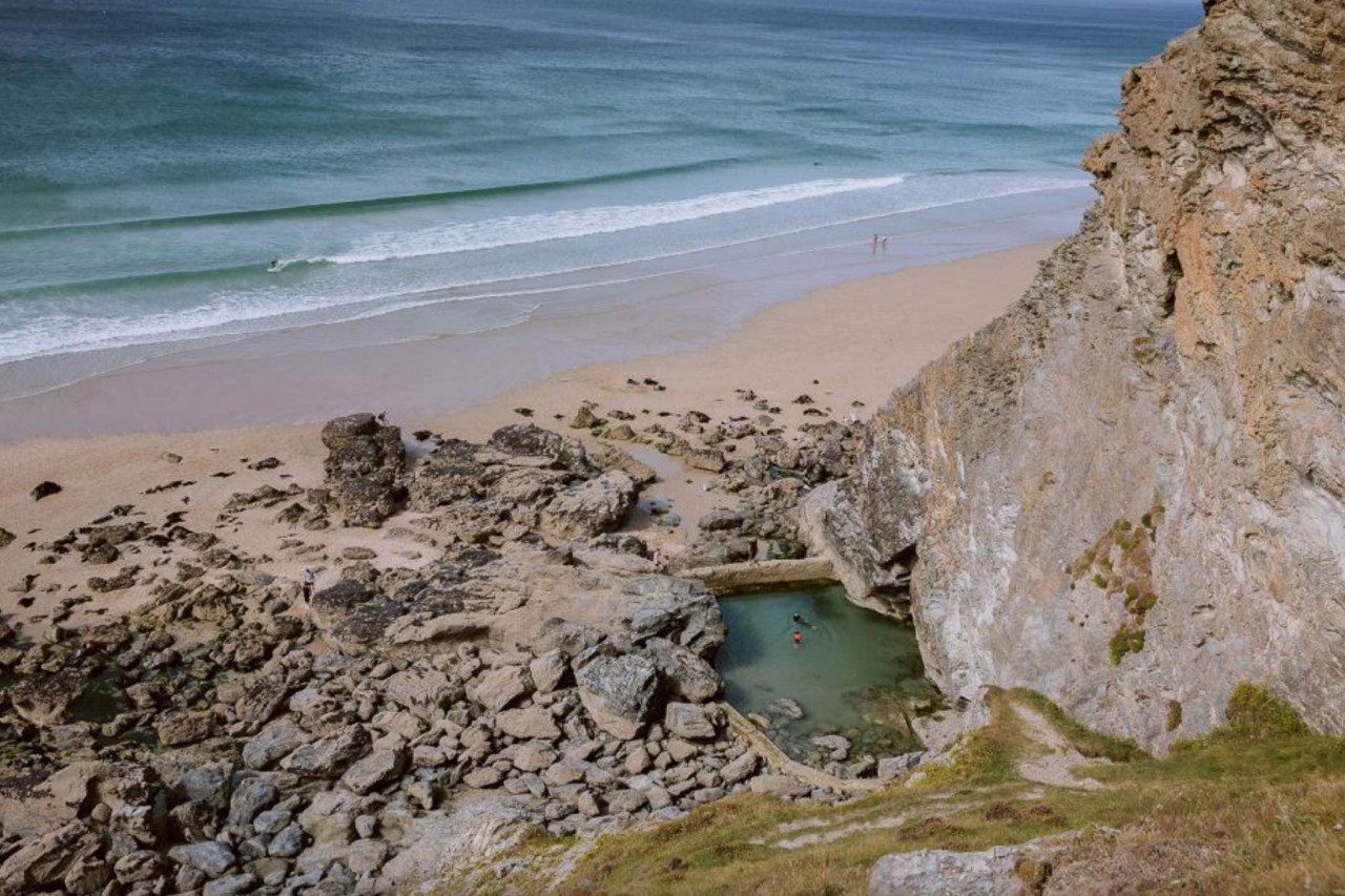 Những 'hồ bơi' nước mặn ấn tượng nhất thế giới