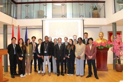 Giới thiệu chính sách đối ngoại của Việt Nam cho các học viên Học viện Luật quốc tế La Hay