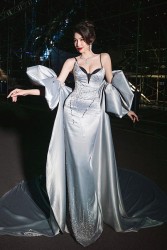 Sắc sảo, gợi cảm như Hoa hậu Thùy Tiên