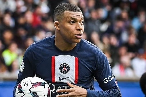 Al Hilal đề nghị mức lương hấp dẫn, Kylian Mbappe vẫn chọn ở lại thêm 1 năm với PSG
