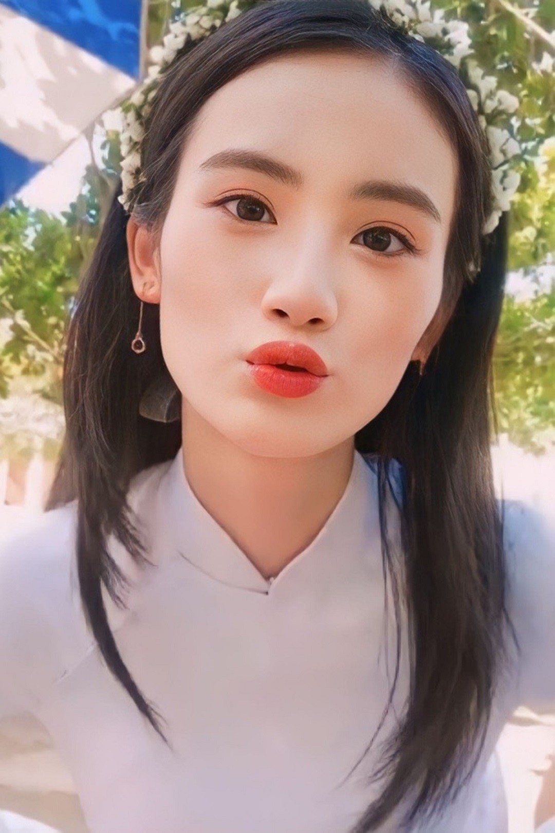 Ý Nhi với ngoại hình, biểu cảm đúng tuổi teen. Ý Nhi với ngoại hình, biểu cảm đúng tuổi teen.