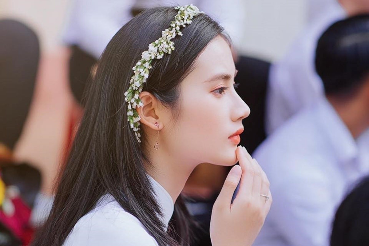 Góc nghiêng Loạt ảnh Hoa hậu Ý Nhi xinh đẹp, rạng rỡ thời học sinh phổ thông