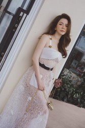 Sao Việt: Lý Nhã Kỳ khoe dáng quyến rũ, Á hậu Phương Anh diện đầm tôn eo thon, vai gầy