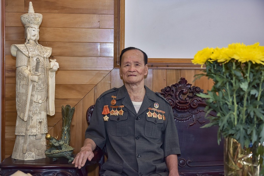 Trao 25 suất học bổng cho học sinh nghèo hiếu học, có thành tích xuất sắc trong học tập