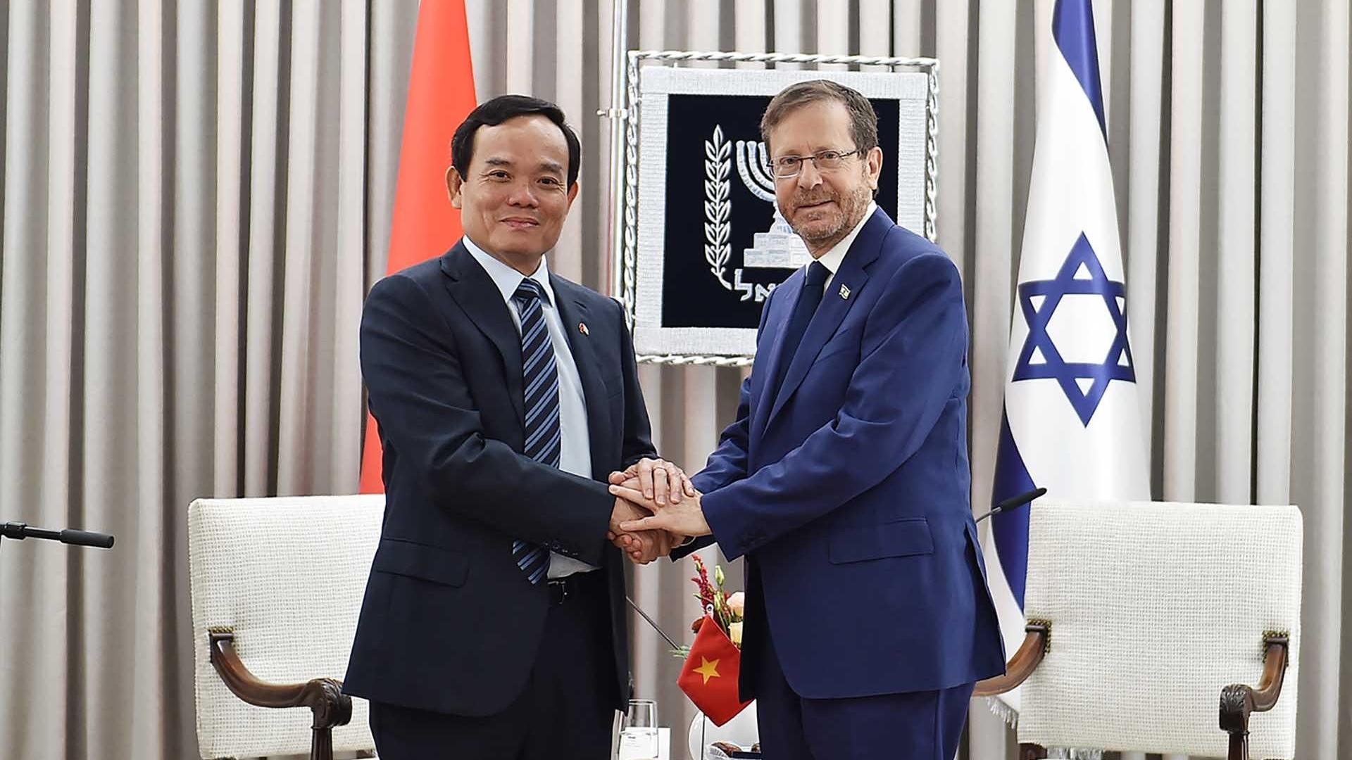 Phó Thủ tướng Trần Lưu Quang hội kiến Tổng thống Israel Isaac Herzog