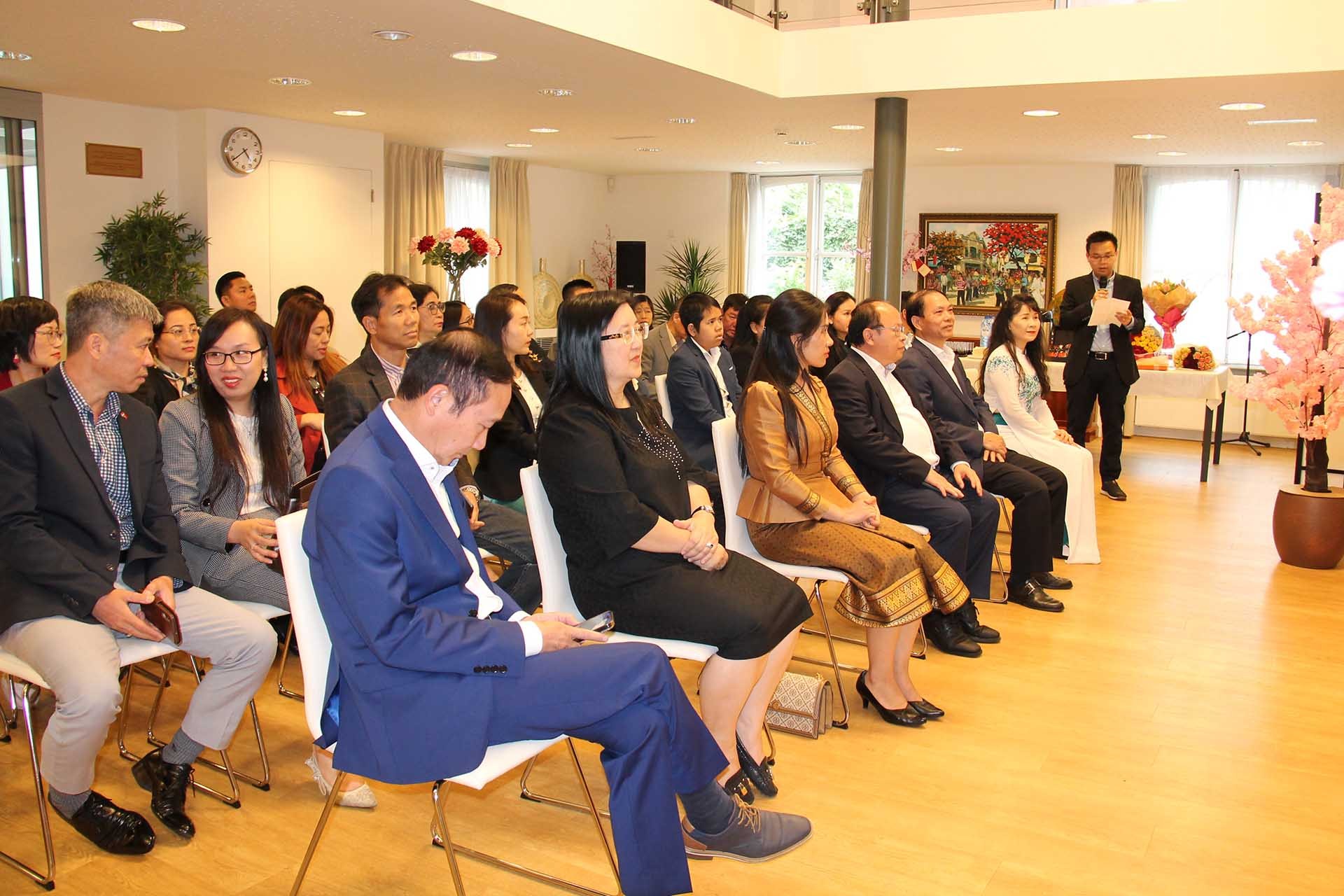 Các đại biểu tham dự sự kiện.