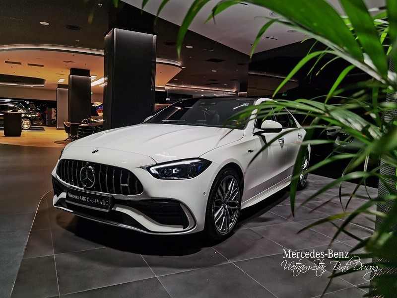 Mercedes-AMG C43 4Matic đã có mặt tại các đại lý Mercedes-Benz chính hãng.