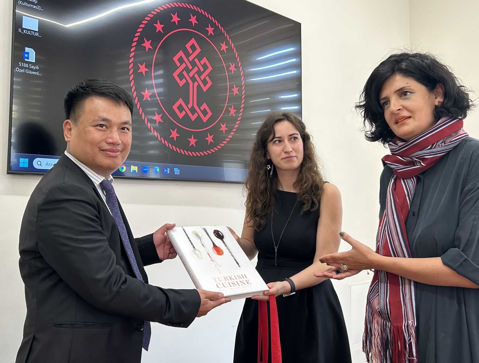 Đoàn công tác Thường trực Tỉnh ủy Quảng Ngãi cũng đã có các buổi làm việc hiệu quả với các cơ quan của Thổ Nhĩ Kỳ.