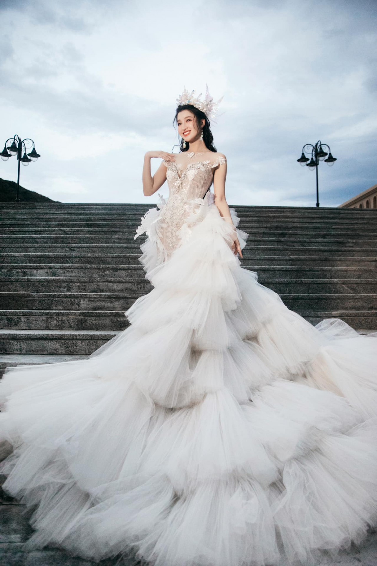 Phương Nhi lộng lẫy như nữ hoàng