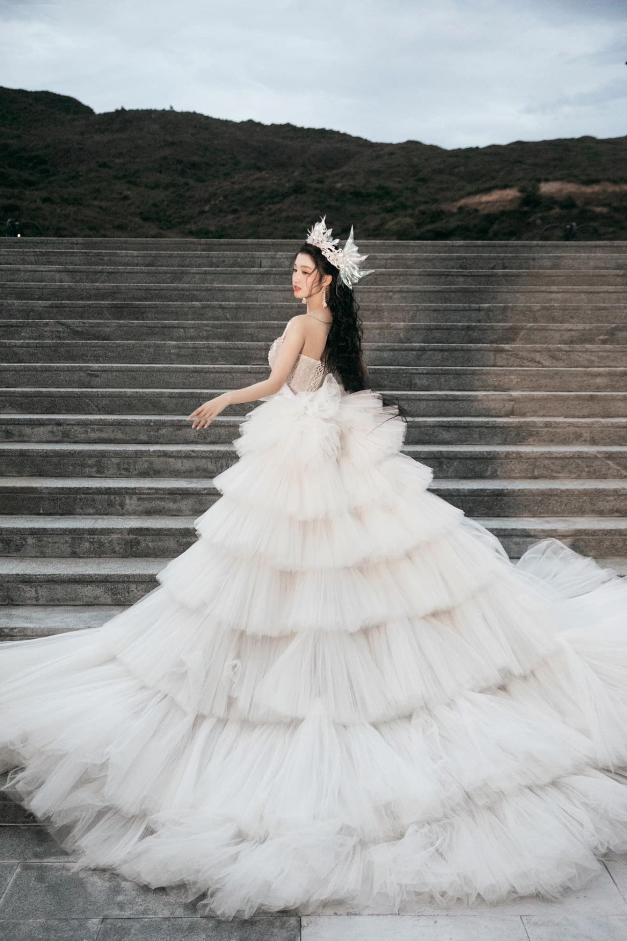 Phương Nhi lộng lẫy như nữ hoàng