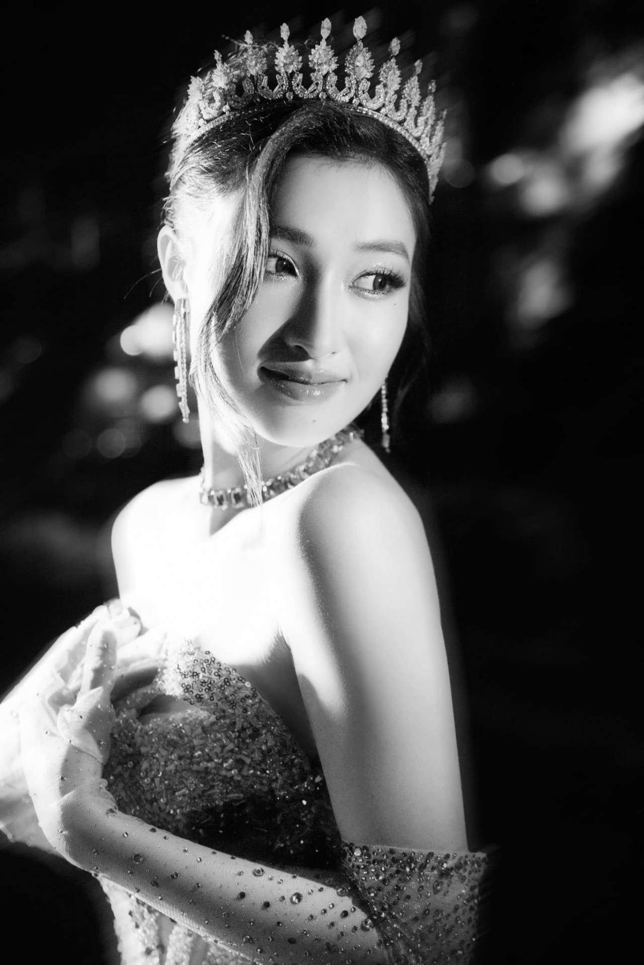 Phương Nhi lộng lẫy như nữ hoàng