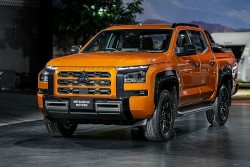 Cận cảnh Mitsubishi Triton 2024 vừa ra mắt tại Thái Lan, giá bán từ 481 triệu đồng