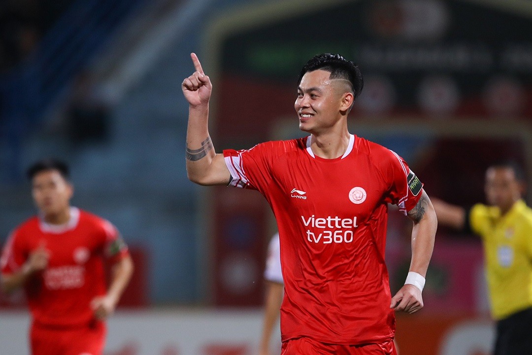 Đức Chiến là người ấn định chiến thắng cho Viettel với pha đá phạt đền thành công ở phút 90+14. Đức Chiến là người ấn định chiến thắng cho Viettel với pha đá phạt đền thành công ở phút 90+14.