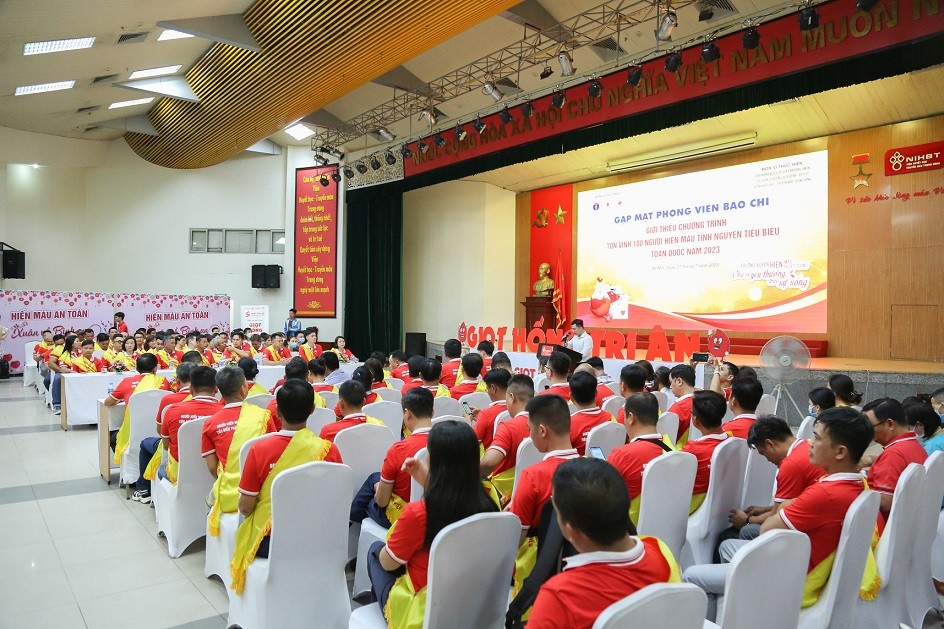 Nhiều hoạt động tôn vinh 100 người hiến máu tiêu biểu toàn quốc năm 2023 Nhiều hoạt động tôn vinh 100 người hiến máu tiêu biểu toàn quốc năm 2023