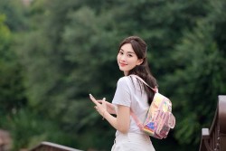 Sao Việt: Hoa hậu Đặng Thu Thảo trẻ trung như nữ sinh, Á hậu Thụy Vân khoe dáng trước biển