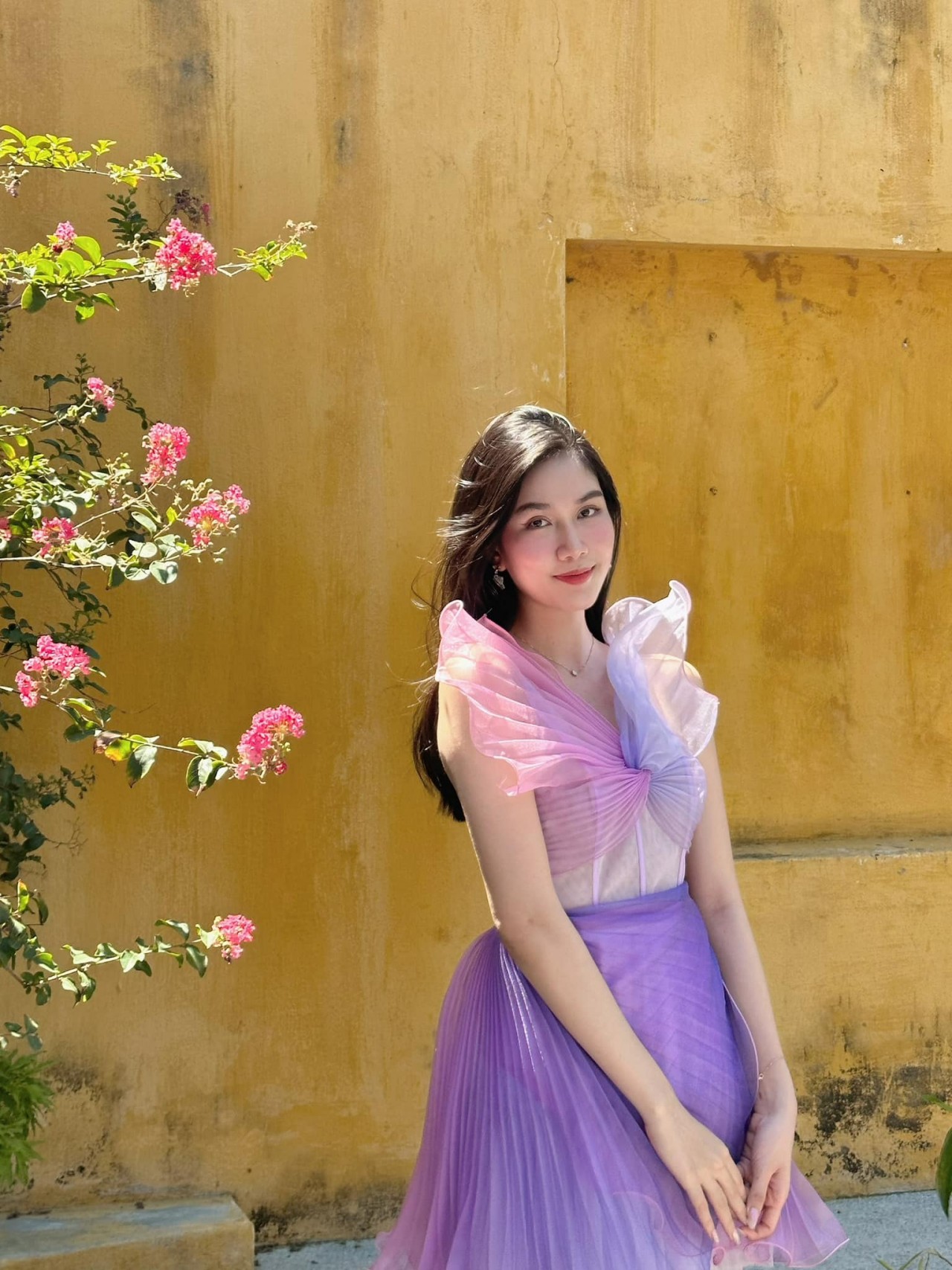 Á hậu Phương Anh khoe vóc dáng nuột nà, hút mắt