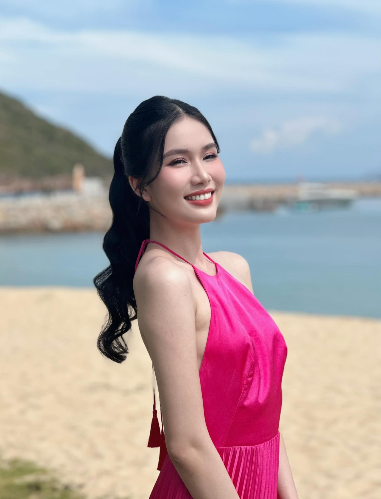 Á hậu Phương Anh khoe vóc dáng nuột nà, hút mắt