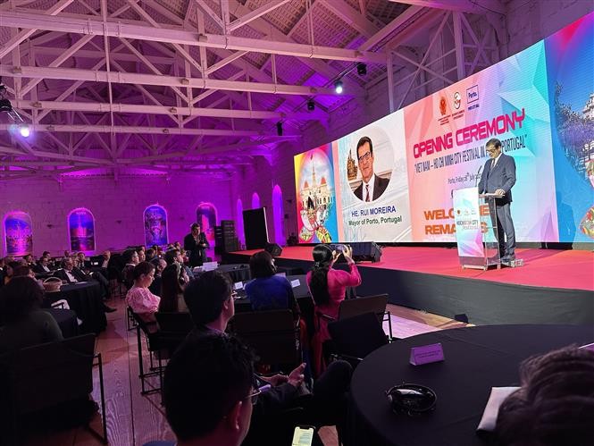 Lễ hội Việt Nam - Thành phố Hồ Chí Minh tại Bồ Đào Nha - nơi hội tụ tinh hoa của di sản Việt Nam. (Nguồn: TTXVN) Lễ hội Việt Nam - Thành phố Hồ Chí Minh tại Bồ Đào Nha - nơi hội tụ tinh hoa của di sản Việt Nam. (Nguồn: TTXVN)