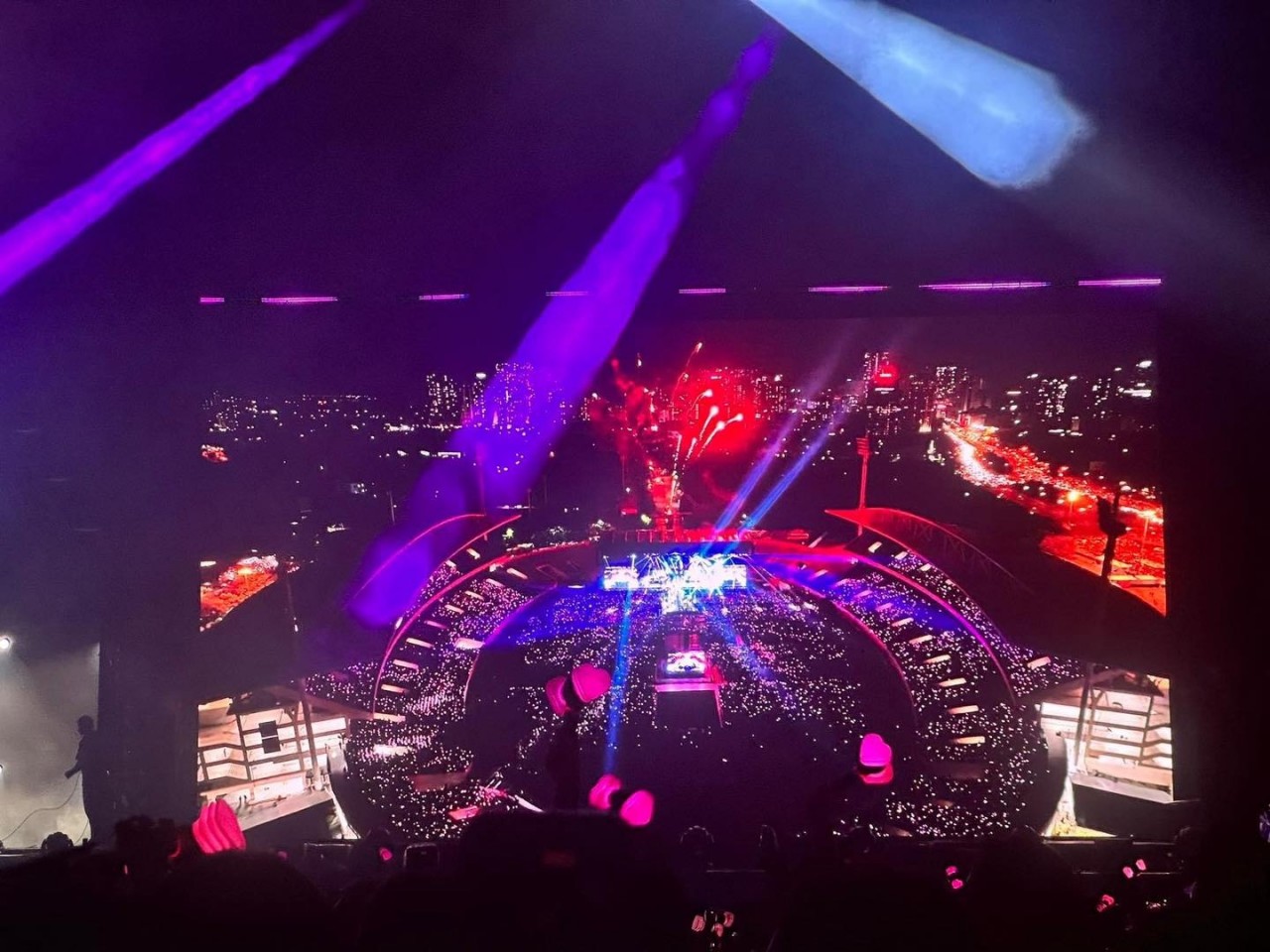 BLACKPINK với màn trình diễn đặc biệt trong đêm diễn Born Pink đầu tiên ở Việt Nam