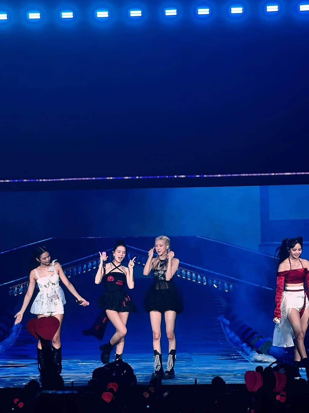 BLACKPINK với màn trình diễn đặc biệt trong đêm diễn Born Pink đầu tiên ở Việt Nam