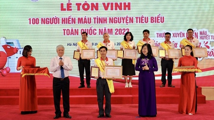Tôn vinh 100 người hiến máu tiêu biểu toàn quốc năm 2023
