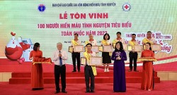 Tôn vinh 100 người hiến máu tiêu biểu toàn quốc năm 2023