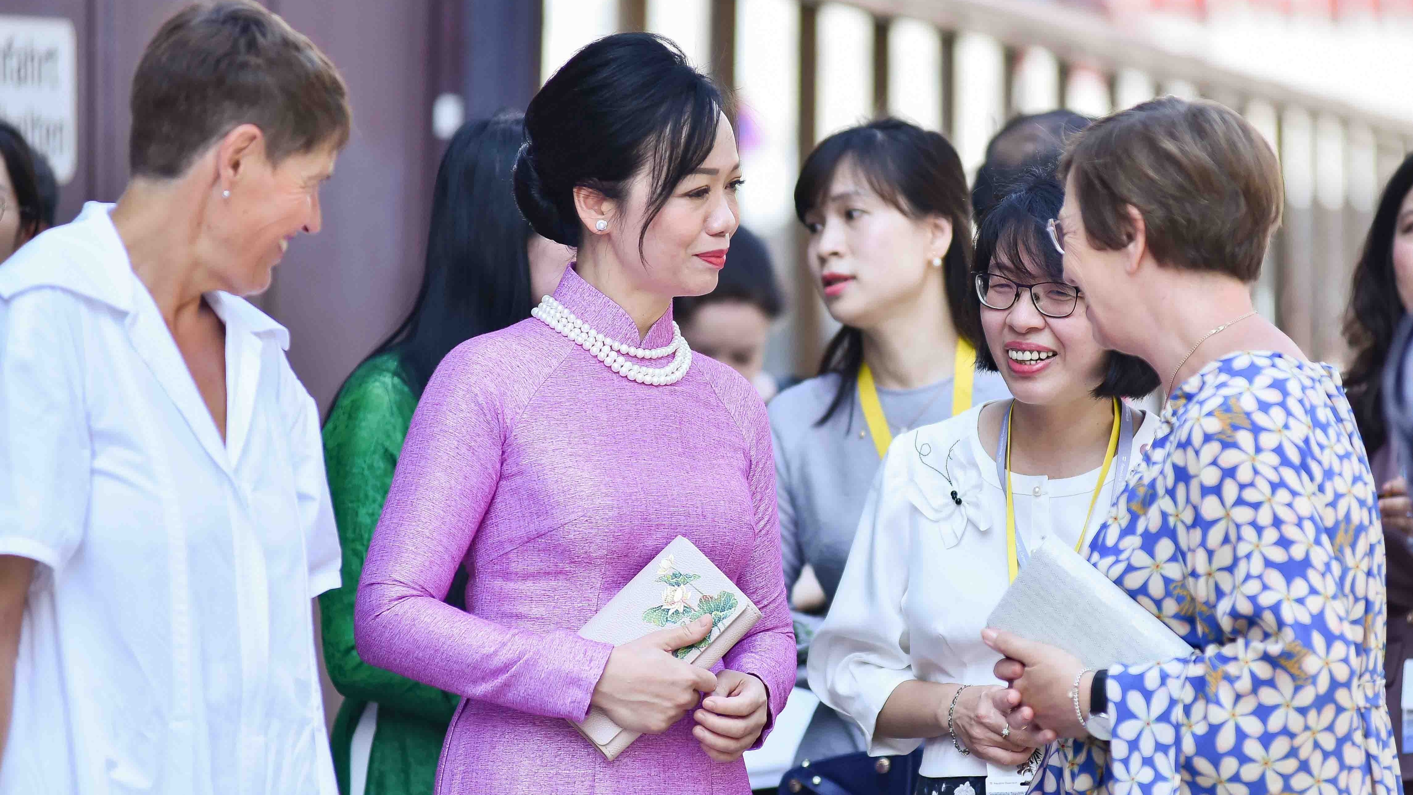 Phu nhân Chủ tịch nước tìm hiểu văn hoá, lịch sử đặc trưng của Áo và Italia