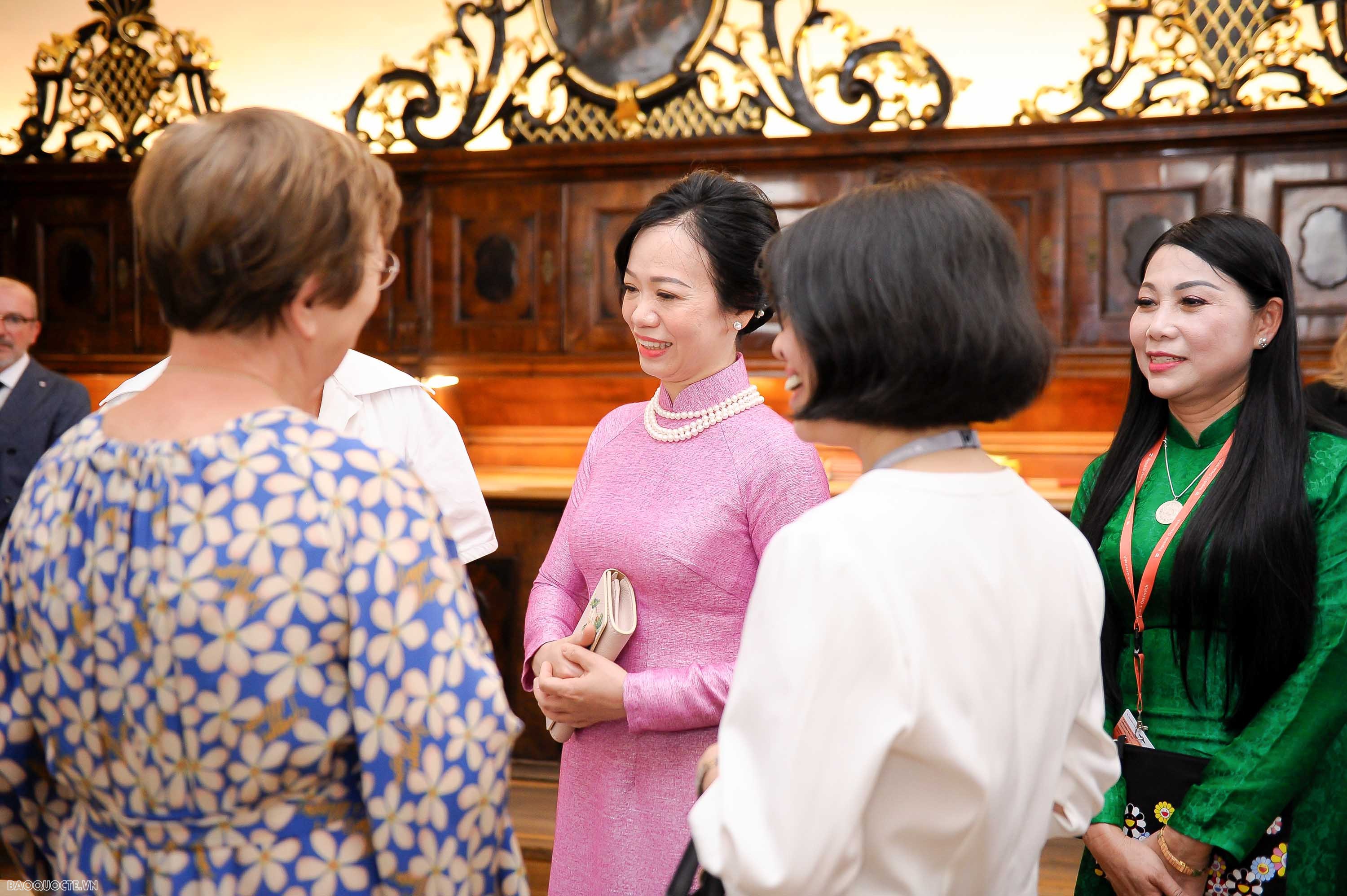 Phu nhân Chủ tịch nước tìm hiểu văn hoá, lịch sử đặc trưng của Áo và Italy