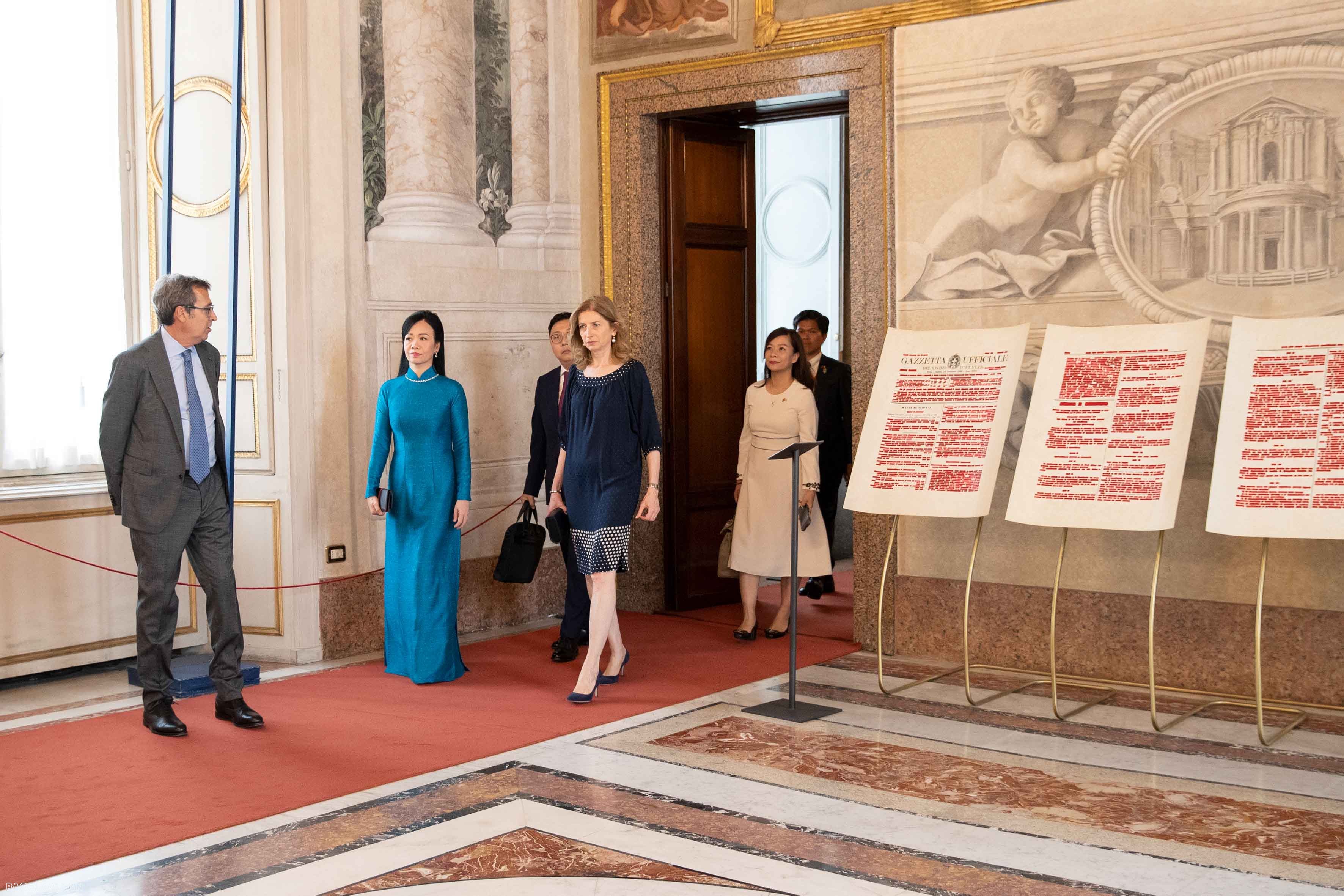 Phu nhân Chủ tịch nước tìm hiểu văn hoá, lịch sử đặc trưng của Áo và Italy