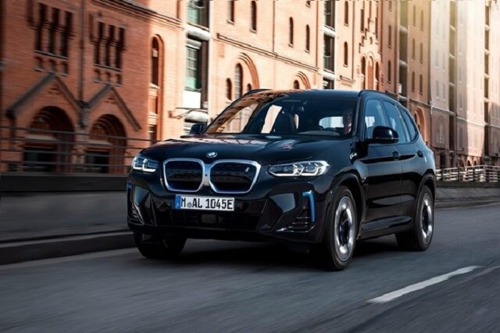 Hôm nay, BMW iX3 và BMW i4 sẽ ra mắt thị trường Việt Nam