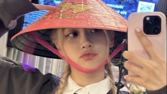 Blackpink đăng hình ảnh show diễn đầu tiên tại Hà Nội; khoe ảnh đội nón lá, viết tiếng Việt