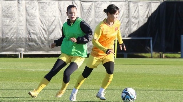 Đội tuyển nữ Việt Nam vs đội nữ Hà Lan: HLV Mai Đức Chung động viên học trò; HLV Andries Jonker nhận tin vui