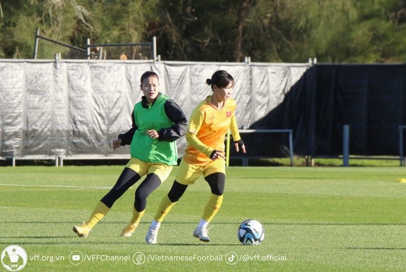 Đội tuyển nữ Việt Nam vs đội nữ Hà Lan: HLV Mai Đức Chung động viên học trò; HLV Andries Jonker nhận tin vui lực lượng Đội tuyển nữ Việt Nam vs đội nữ Hà Lan: HLV Mai Đức Chung động viên học trò; HLV Andries Jonker nhận tin vui lực lượng