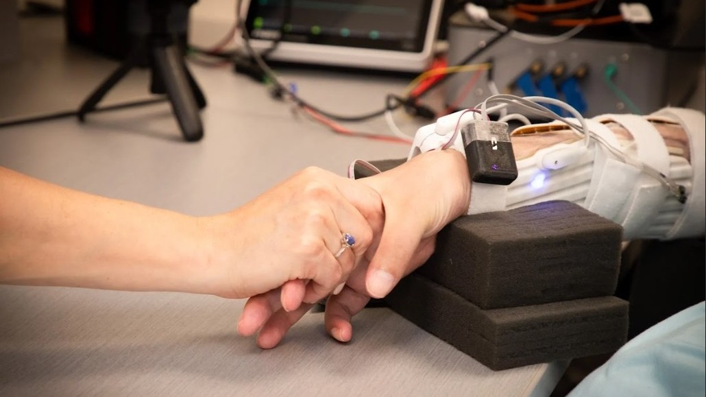 Mỹ: Công nghệ mới 'thần kỳ' giúp người liệt tìm thấy cảm giác và cử động trở lại