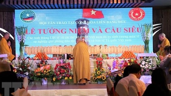 Cộng đồng người Việt tại Đức tri ân công lao các anh hùng liệt sĩ