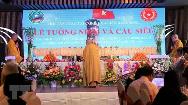 Cộng đồng người Việt tại Đức tri ân công lao các anh hùng liệt sĩ