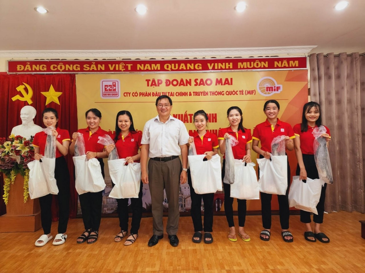 Niềm vui của các thực tập sinh sẵn sàng cho hành trình chinh phục tương lai Niềm vui của các thực tập sinh sẵn sàng cho hành trình chinh phục tương lai