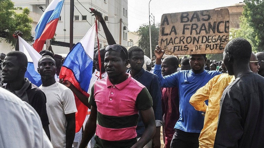 Vụ đảo chính tại Niger: Chuyện riêng, lo chung