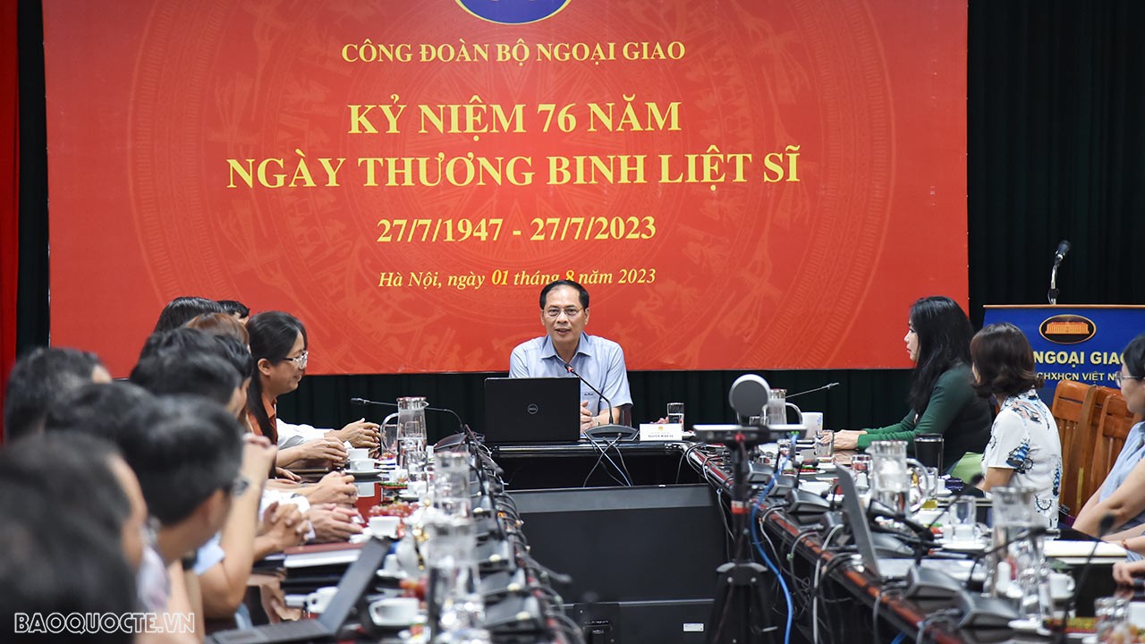 Bộ Ngoại giao gặp mặt, tri ân các cán bộ, nhân viên, người lao động là thân nhân gia đình thương binh, liệt sĩ