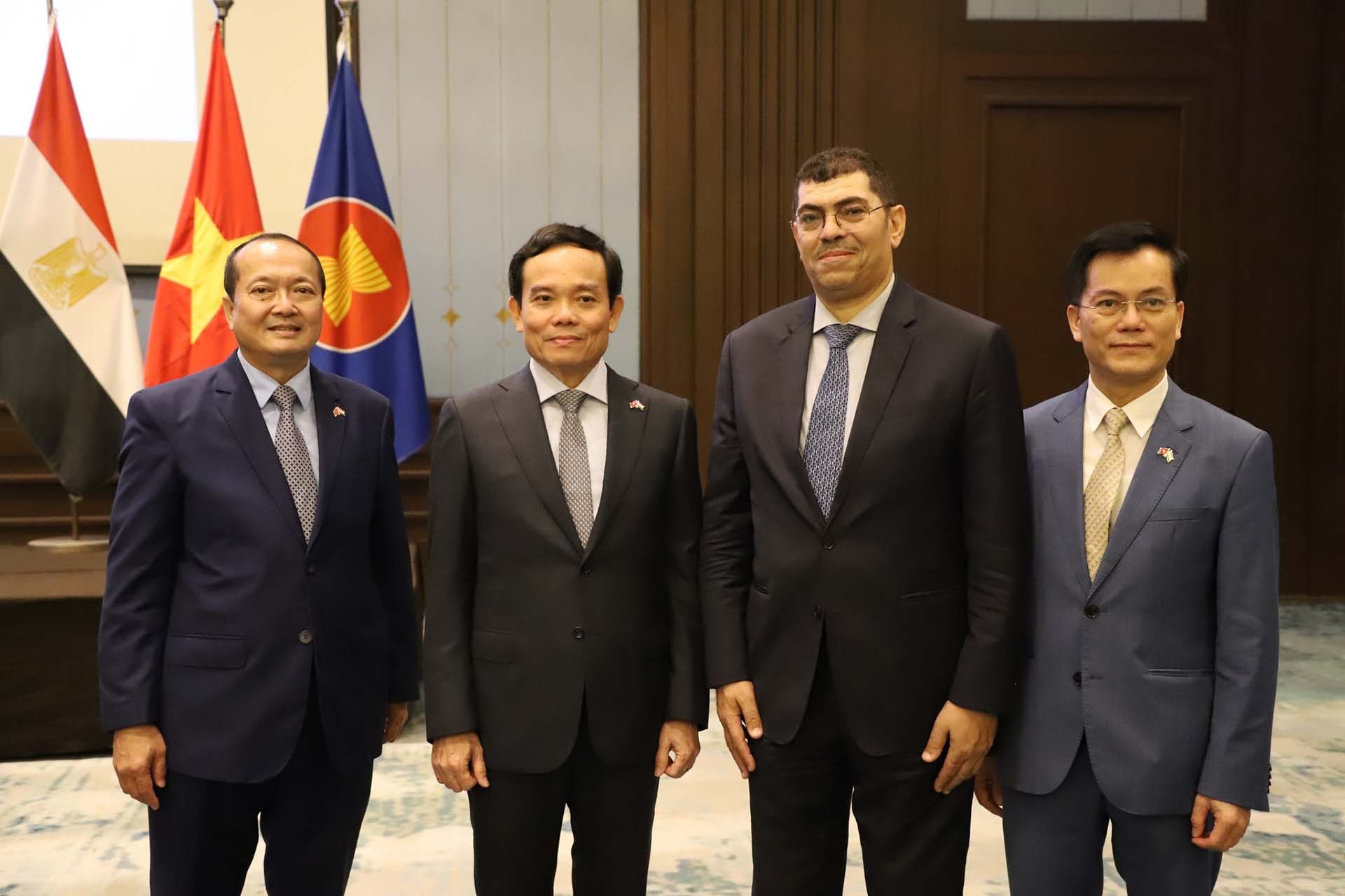 Phó Thủ tướng Trần Lưu Quang và các đại biểu tại lễ kỷ niệm.