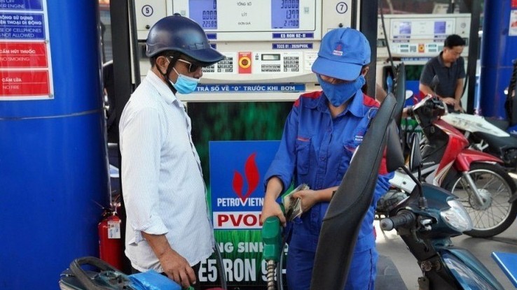Giá xăng dầu hôm nay 2/8: Đạt đỉnh của năm 2023; giá xăng trong nước tăng mạnh