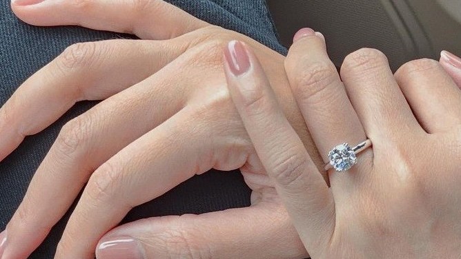 Siêu mẫu Thanh Hằng nhận lời cầu hôn, sắp lên xe hoa